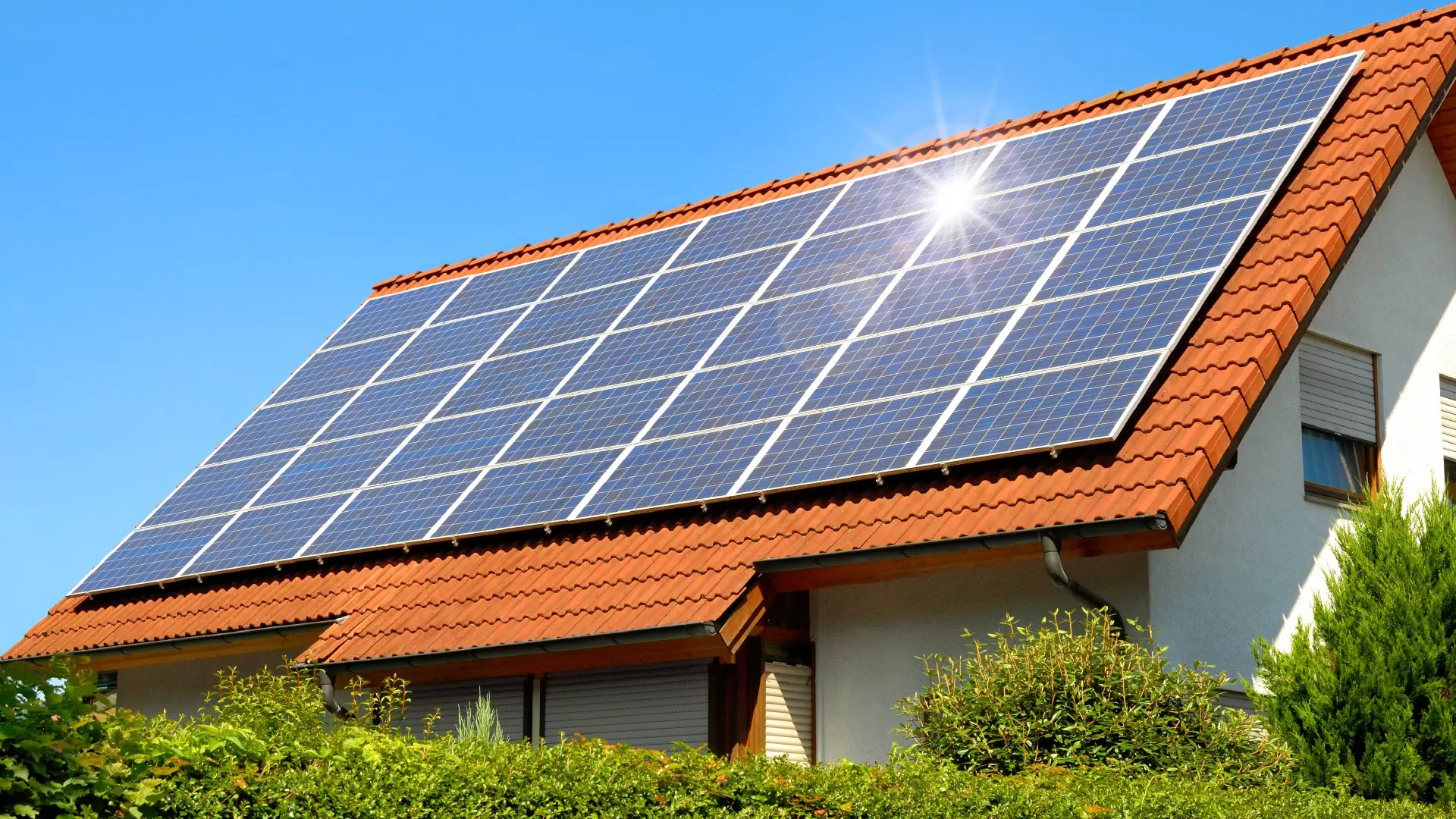 Hybridní fotovoltaické elektrárny se systémy STORION v domech FND Stavby